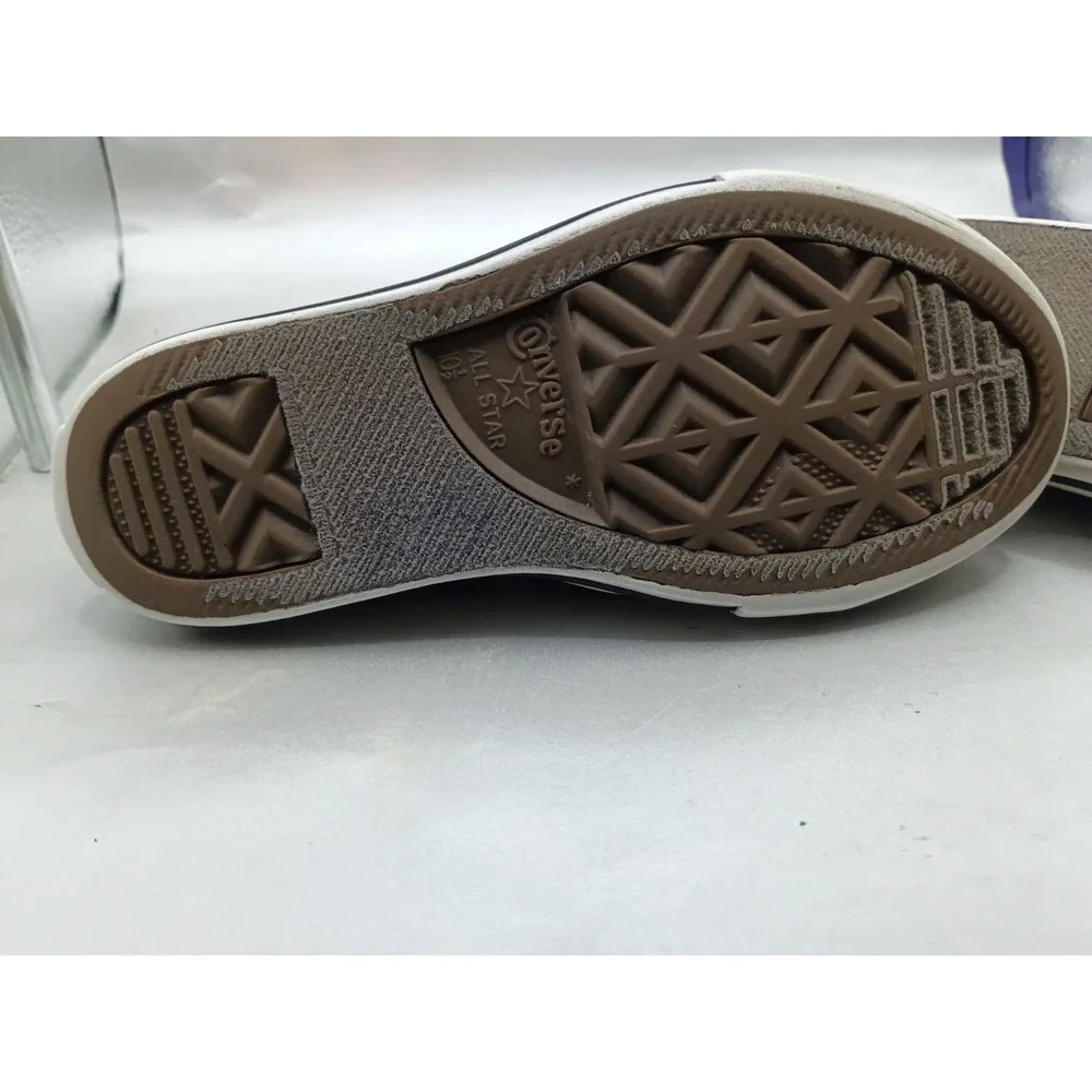 Youths Converse Chuck Taylor All Star low-top sneakers in a grey canvas